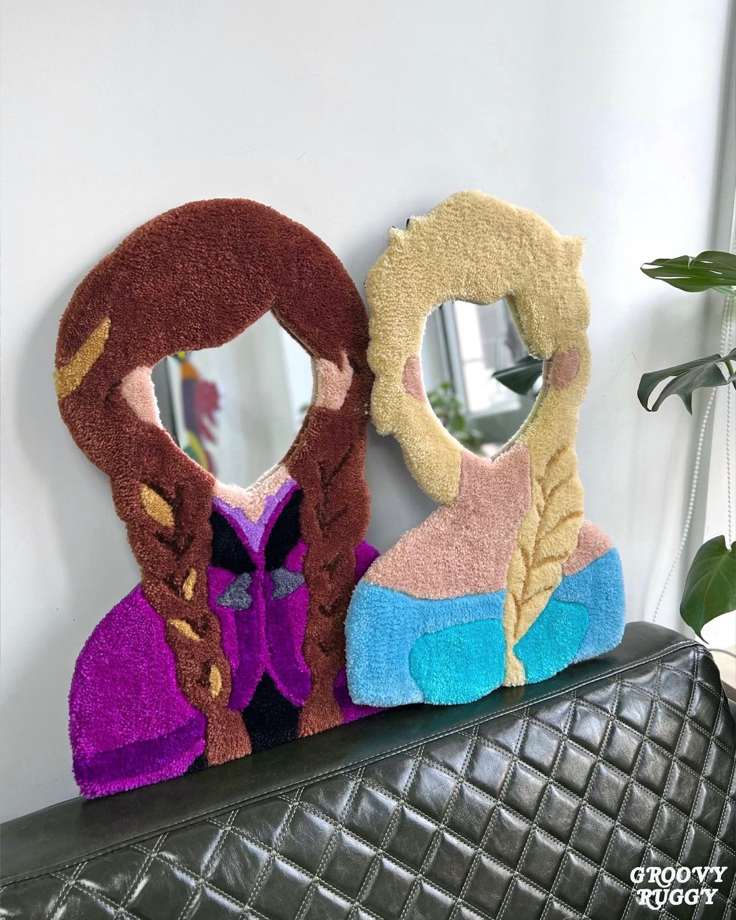 [Pre-order] Elsa & Anna Princess Tufted Mirror